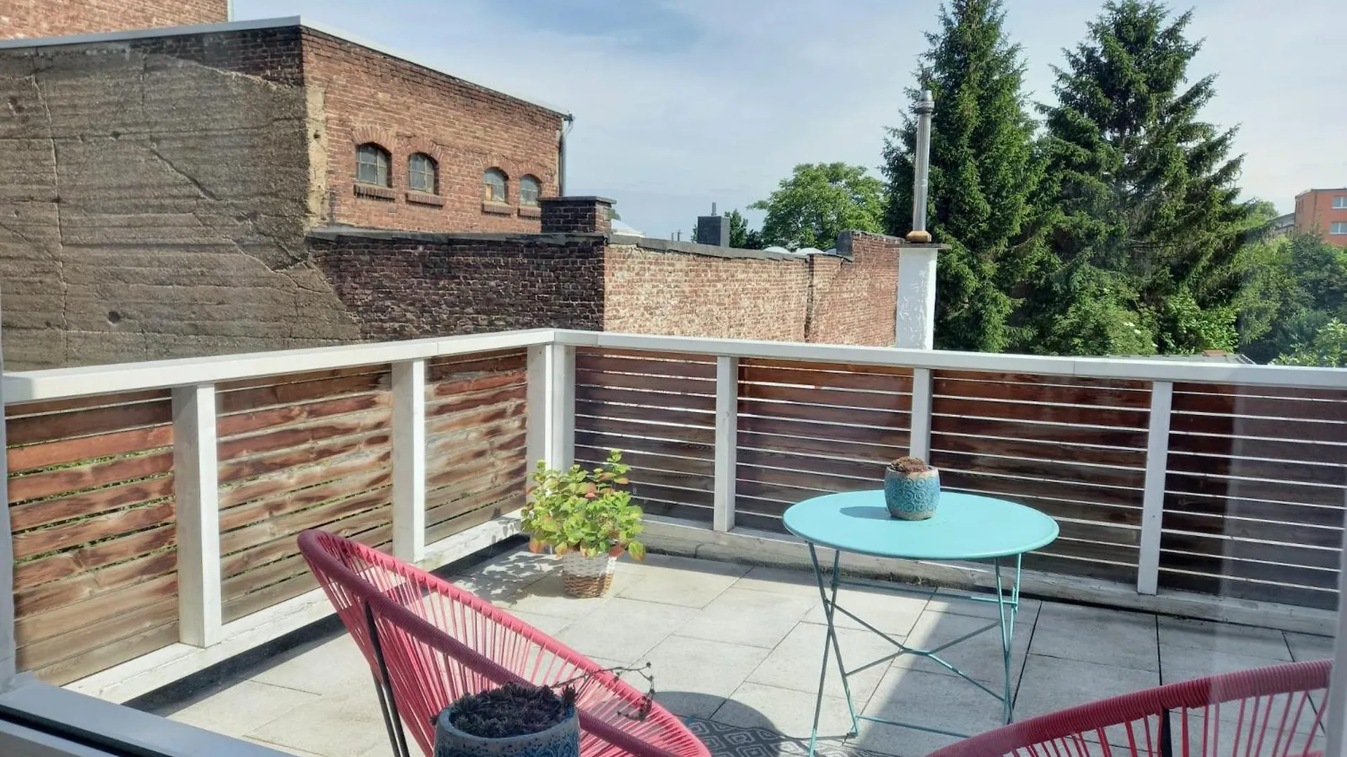 Gemuetliche Koelsche Studio-Wohnung contacts